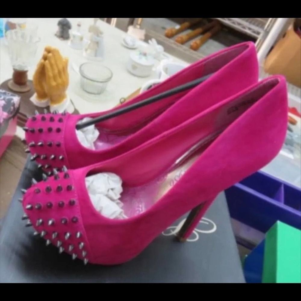 Women’s fuchsia spiked heels NIB